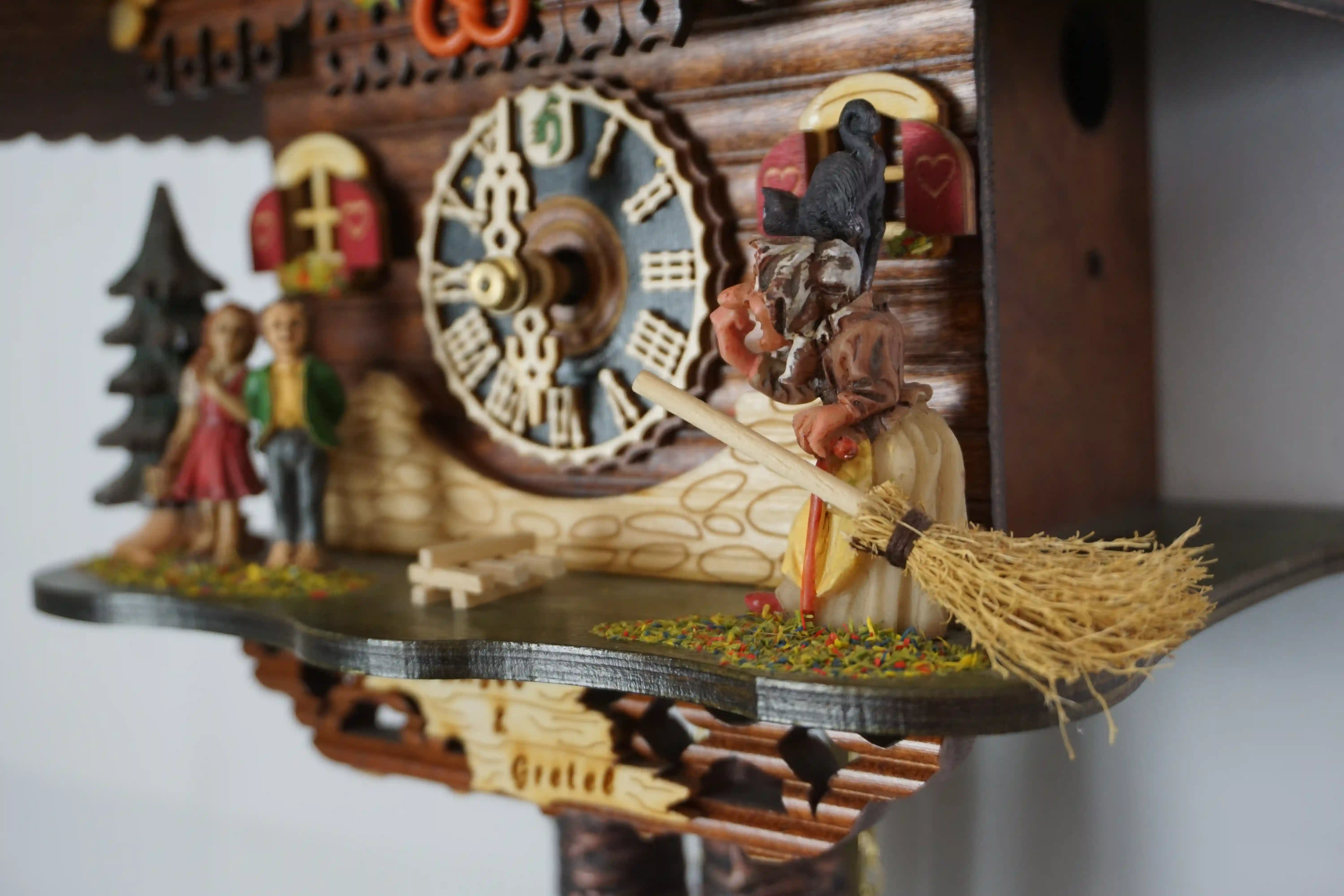 Cuckoo Clock Hansel and Gretel 1 Day Movement (5) Authentic black forest cuckoo clock representing hansel and gretel story where the witch can be seen in front of the house of sweets made by Hönes