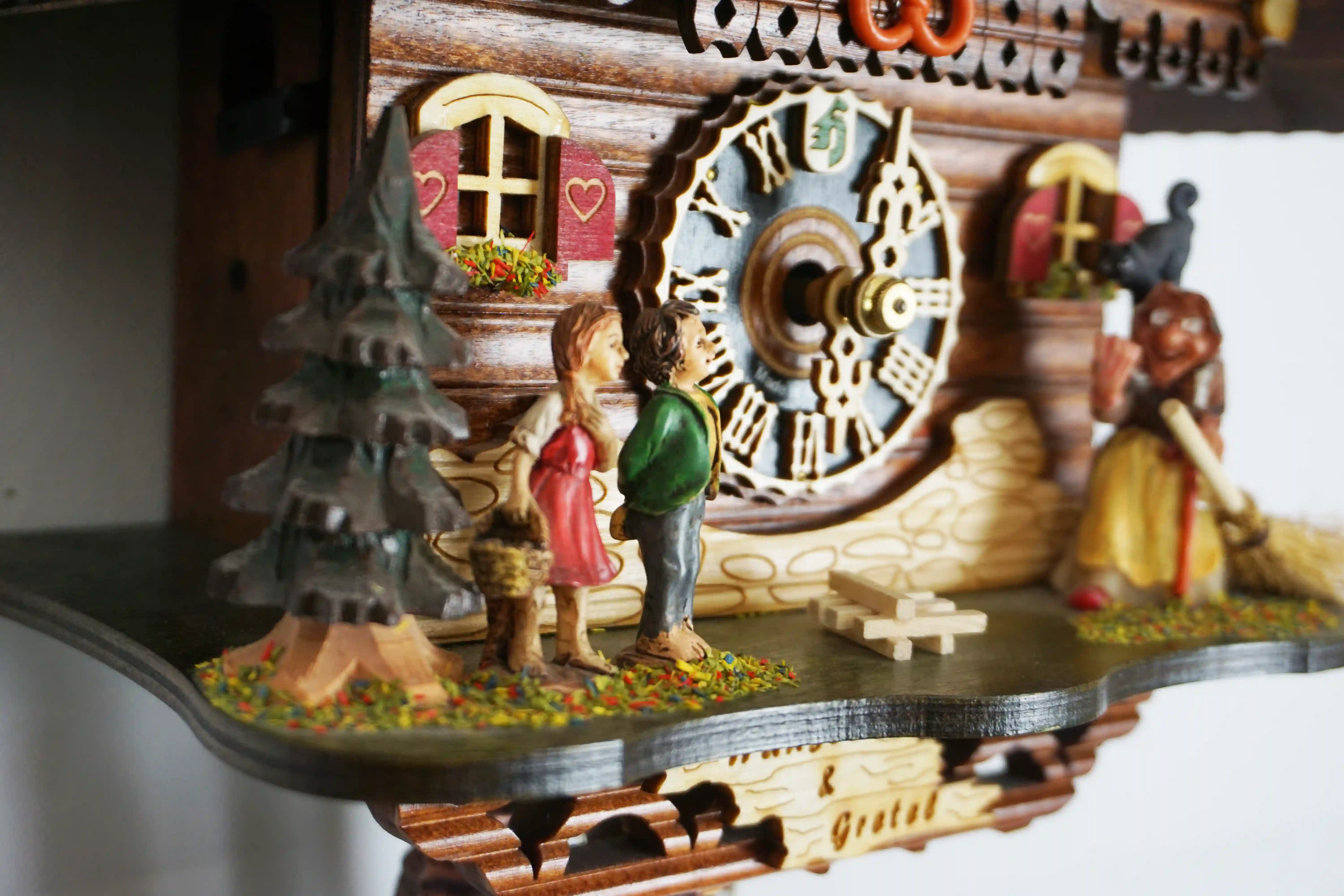 Cuckoo Clock Hansel and Gretel 1 Day Movement (4) Authentic black forest cuckoo clock representing hansel and gretel story where the witch can be seen in front of the house of sweets made by Hönes